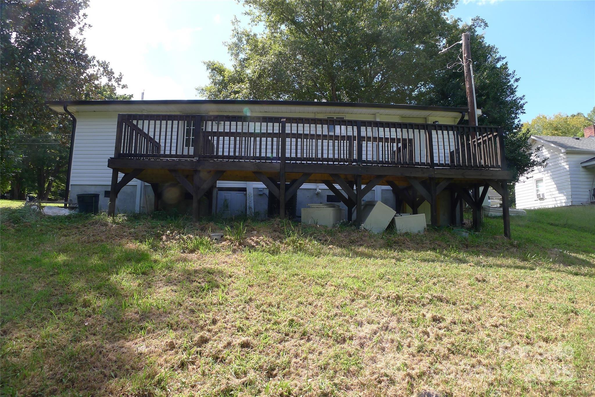 Pond St, Lexington, NC 27292