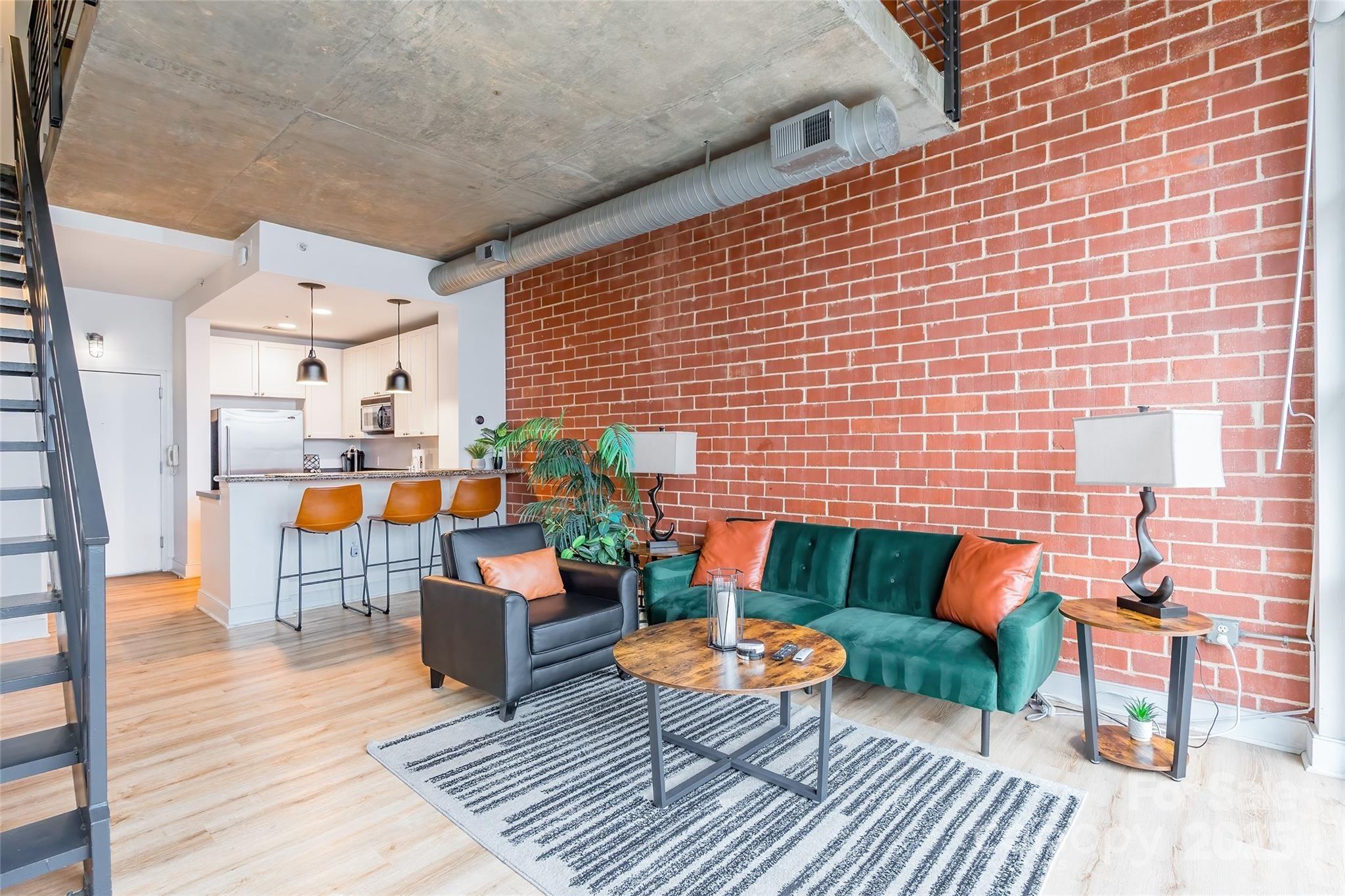 W Trade St, Charlotte, NC 28202