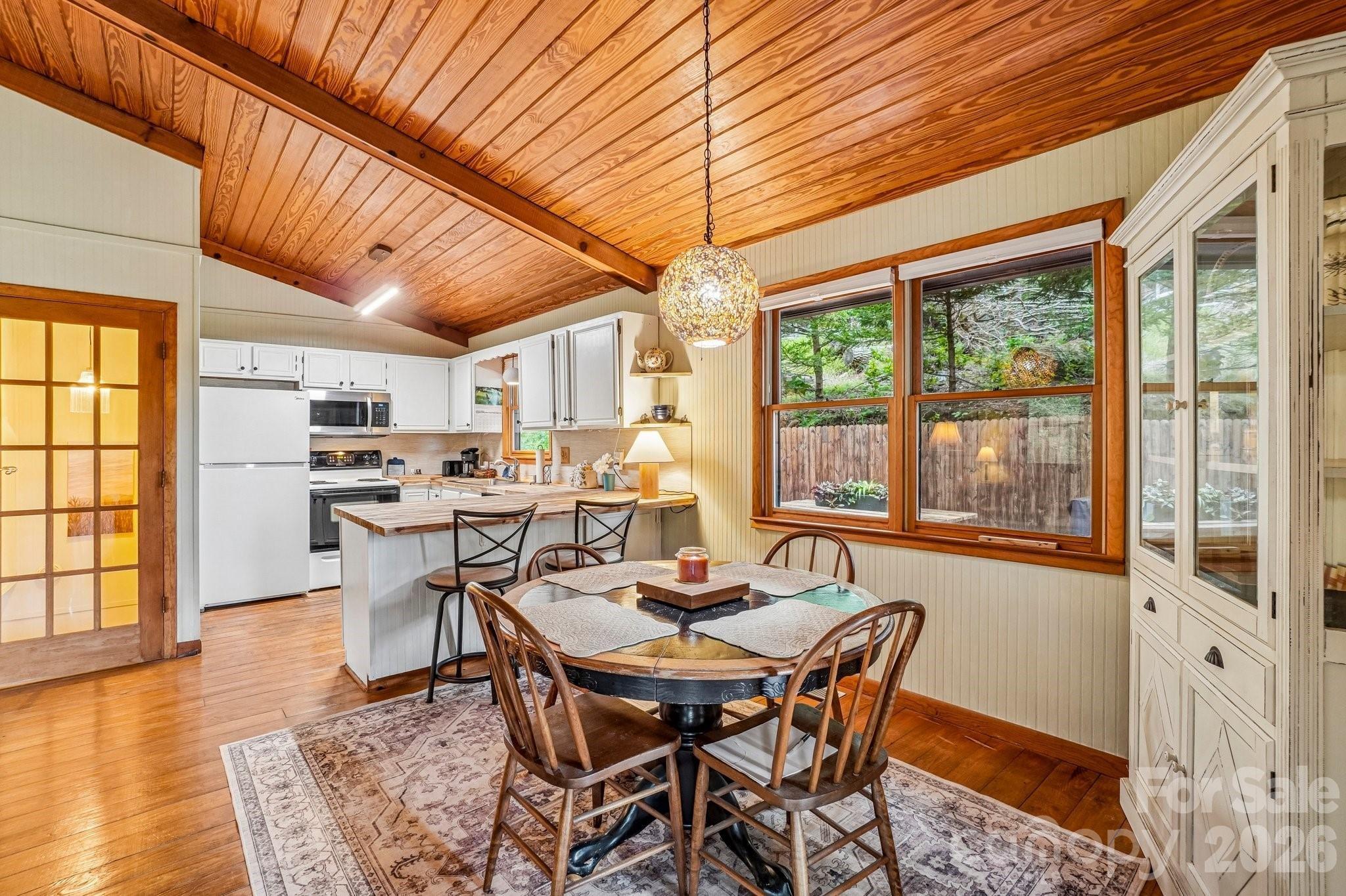 Chestnut Ln, Mars Hill, NC 28754