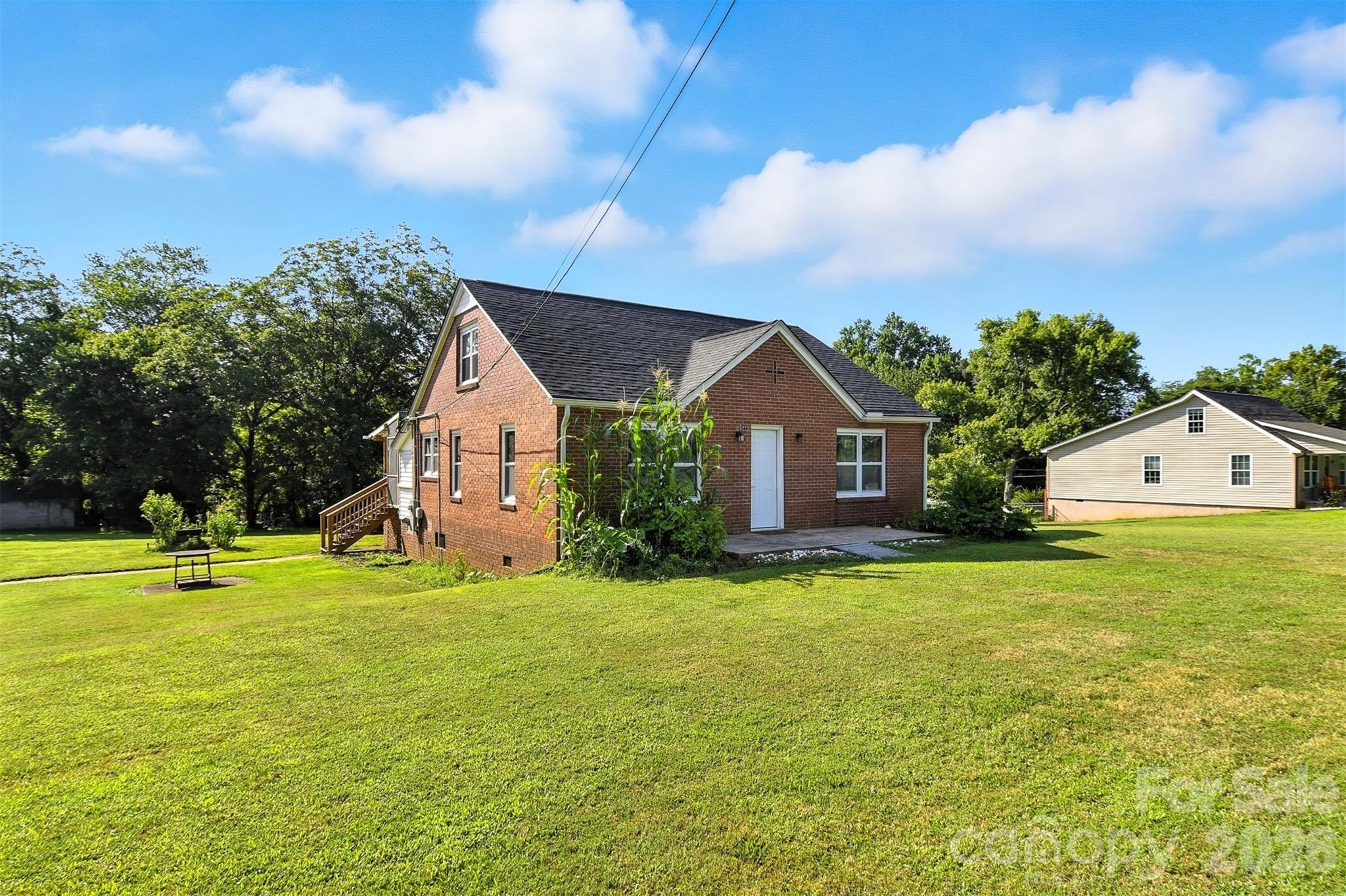 6th Street Dr Nw, Hickory, NC 28601