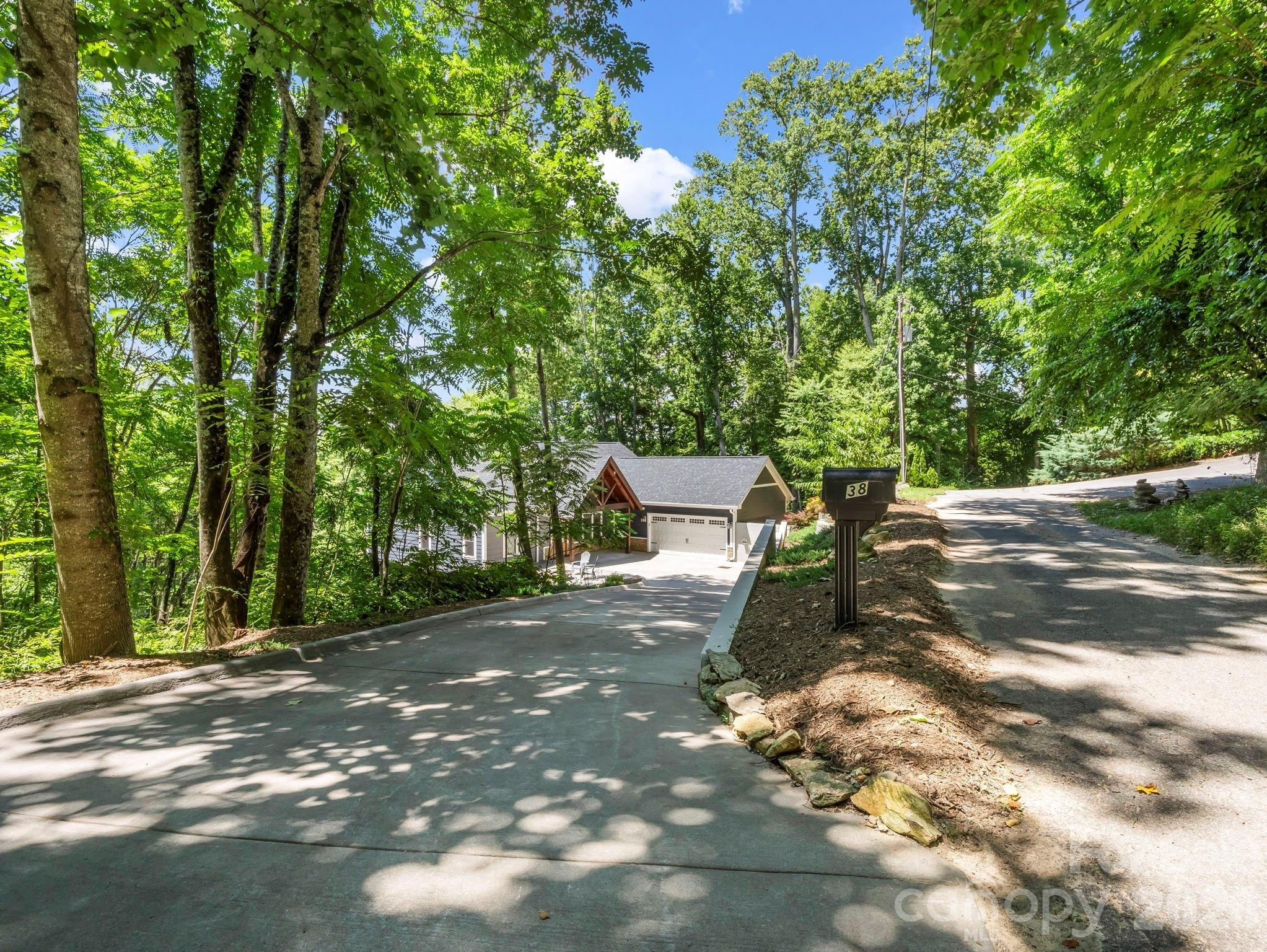 Scenic View Dr, Hendersonville, NC 28792