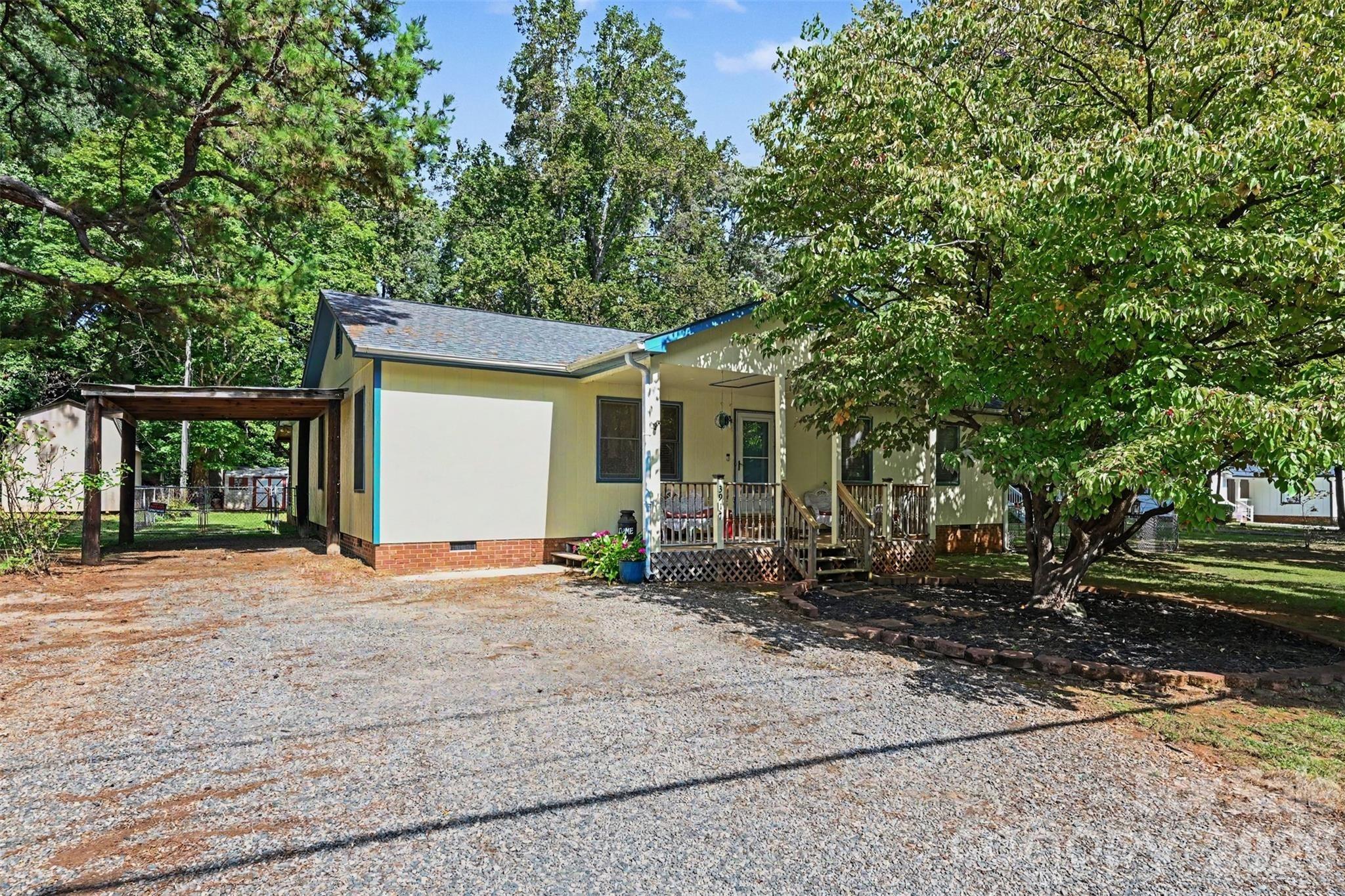 Lake Rd, Charlotte, NC 28269