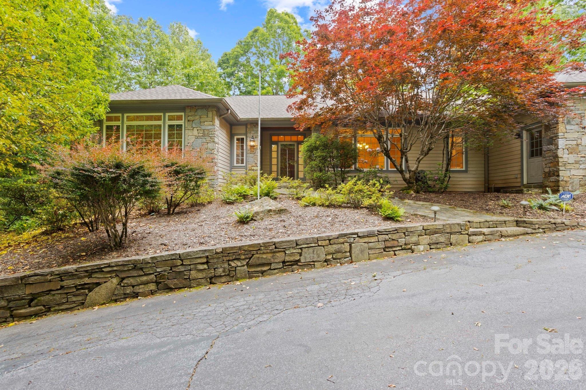 Berry Creek Dr, Flat Rock, NC 28731