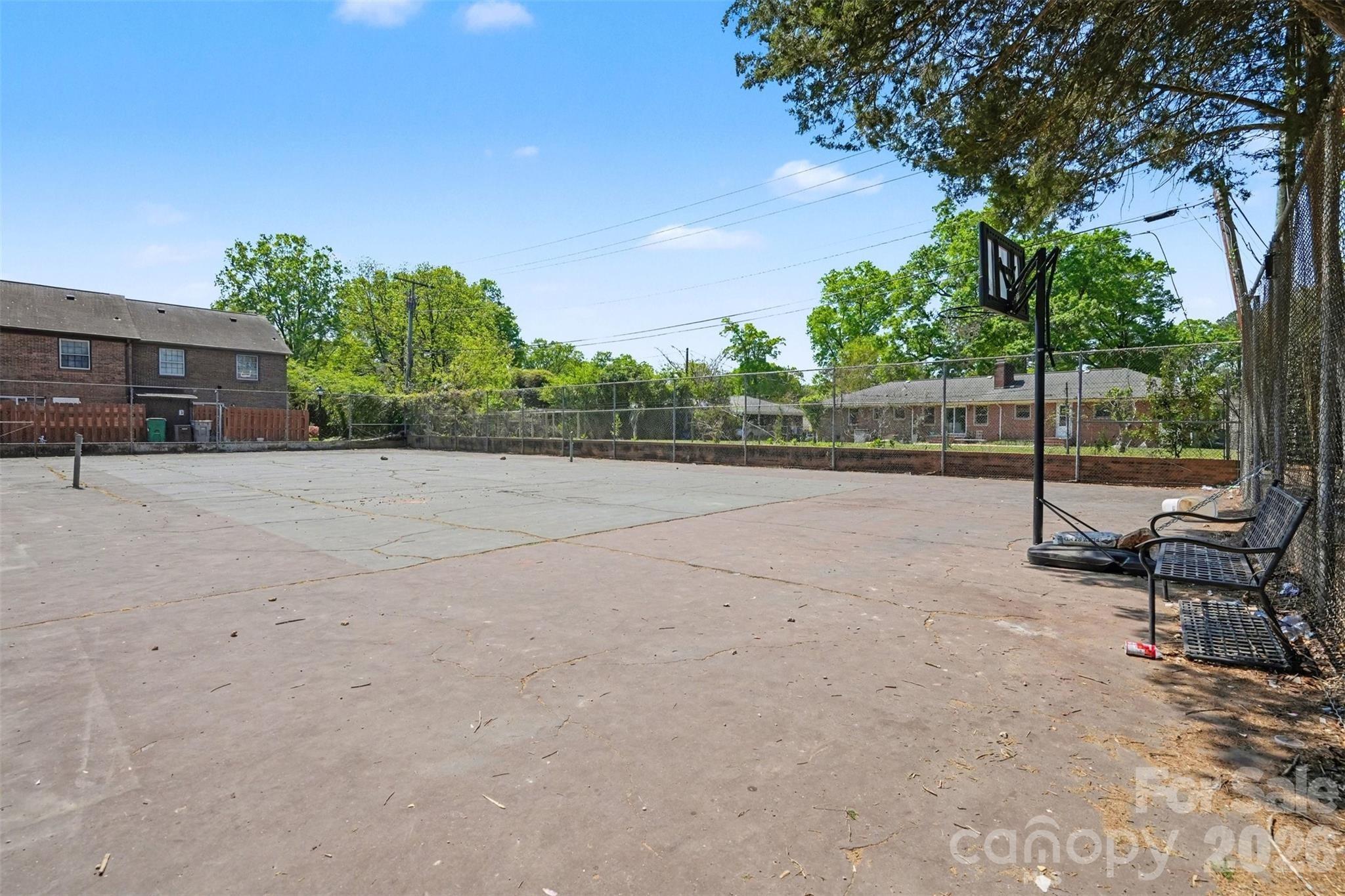 Lansdale Dr, Charlotte, NC 28205