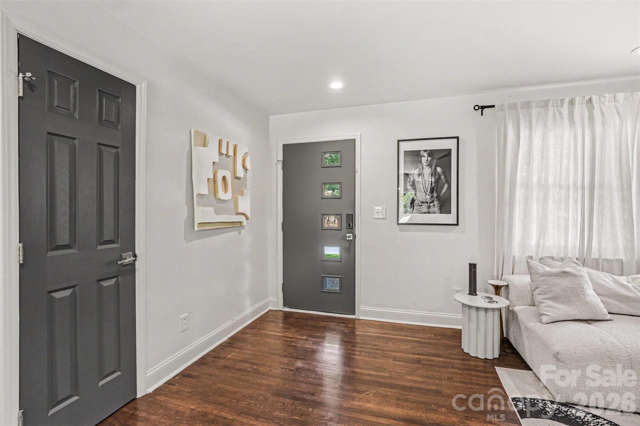 Dresden Dr W, Charlotte, NC 28205