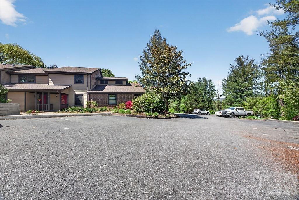 Spears Ave, Asheville, NC 28801