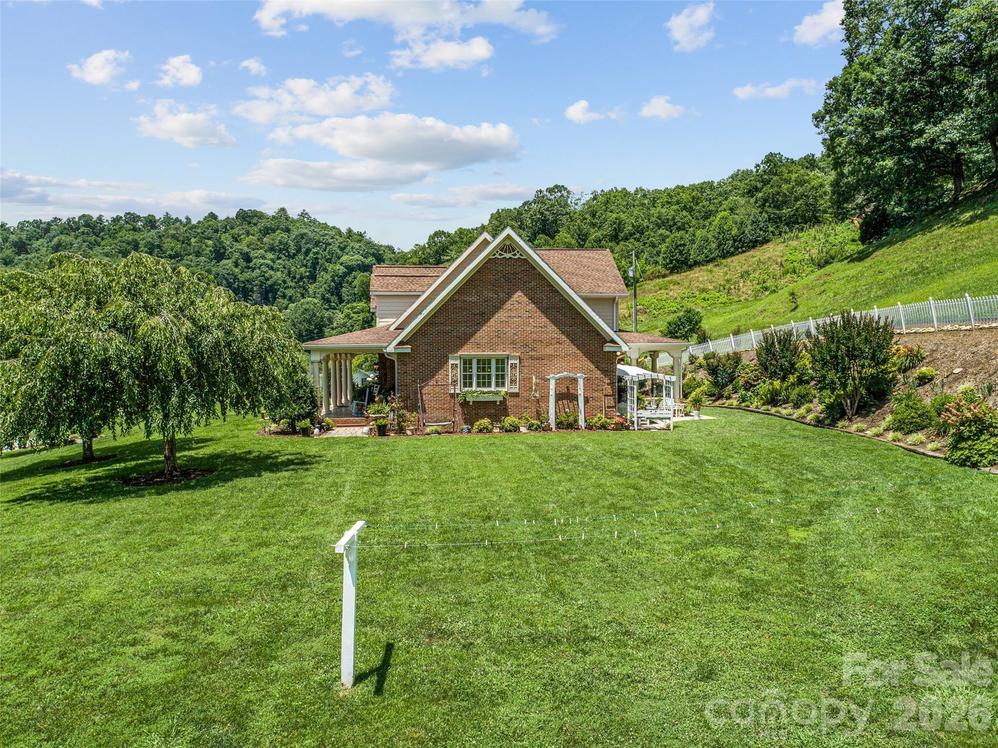 Peterson Ln, Green Mountain, NC 28740