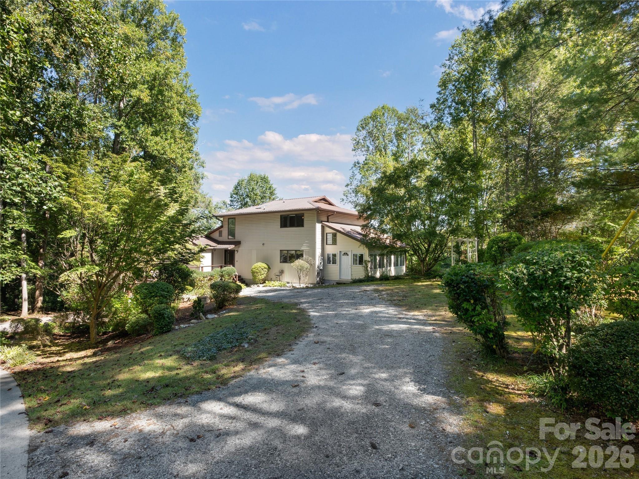 Owensby Rd, Hendersonville, NC 28792