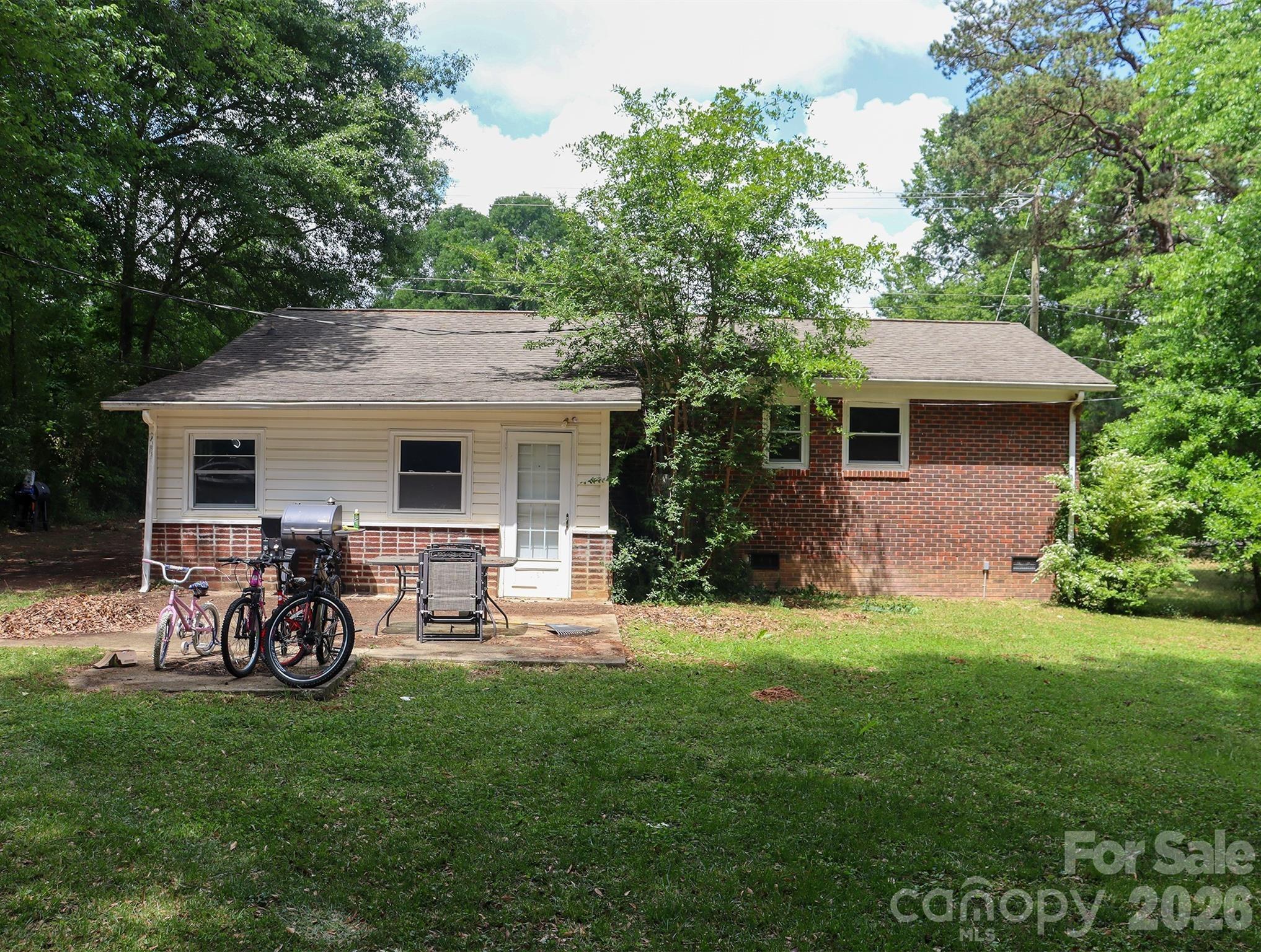 Iris Dr, Gastonia, NC 28056