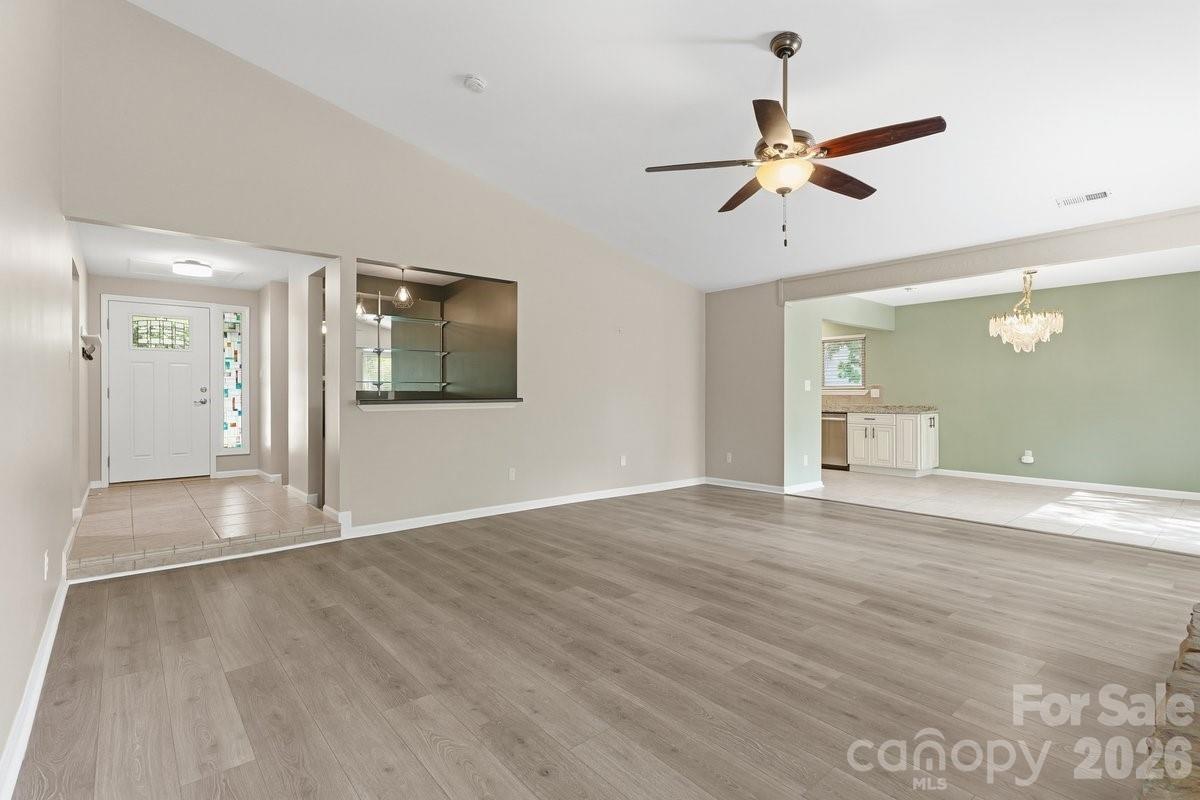 Vista Grande Cir, Charlotte, NC 28226
