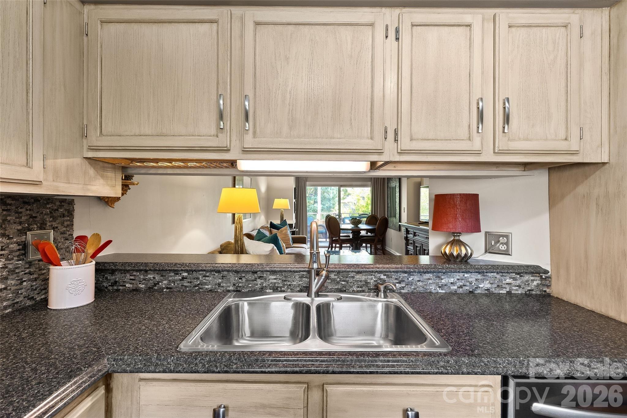 Stradbrook Dr, Charlotte, NC 28210