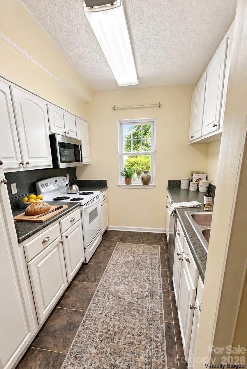 Whirlaway Ct, Clemmons, NC 27012
