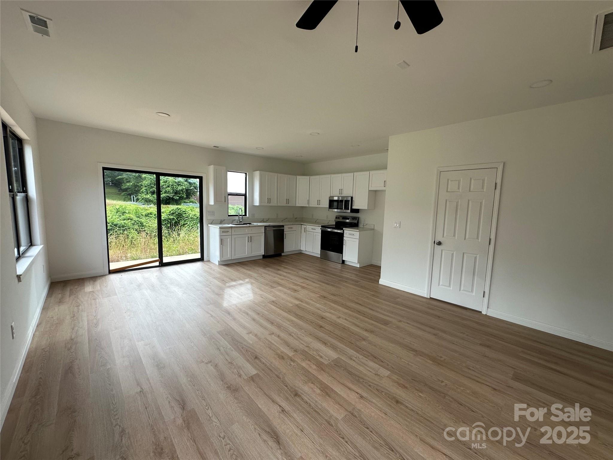 3rd Street Pl Sw, Hickory, NC 28602