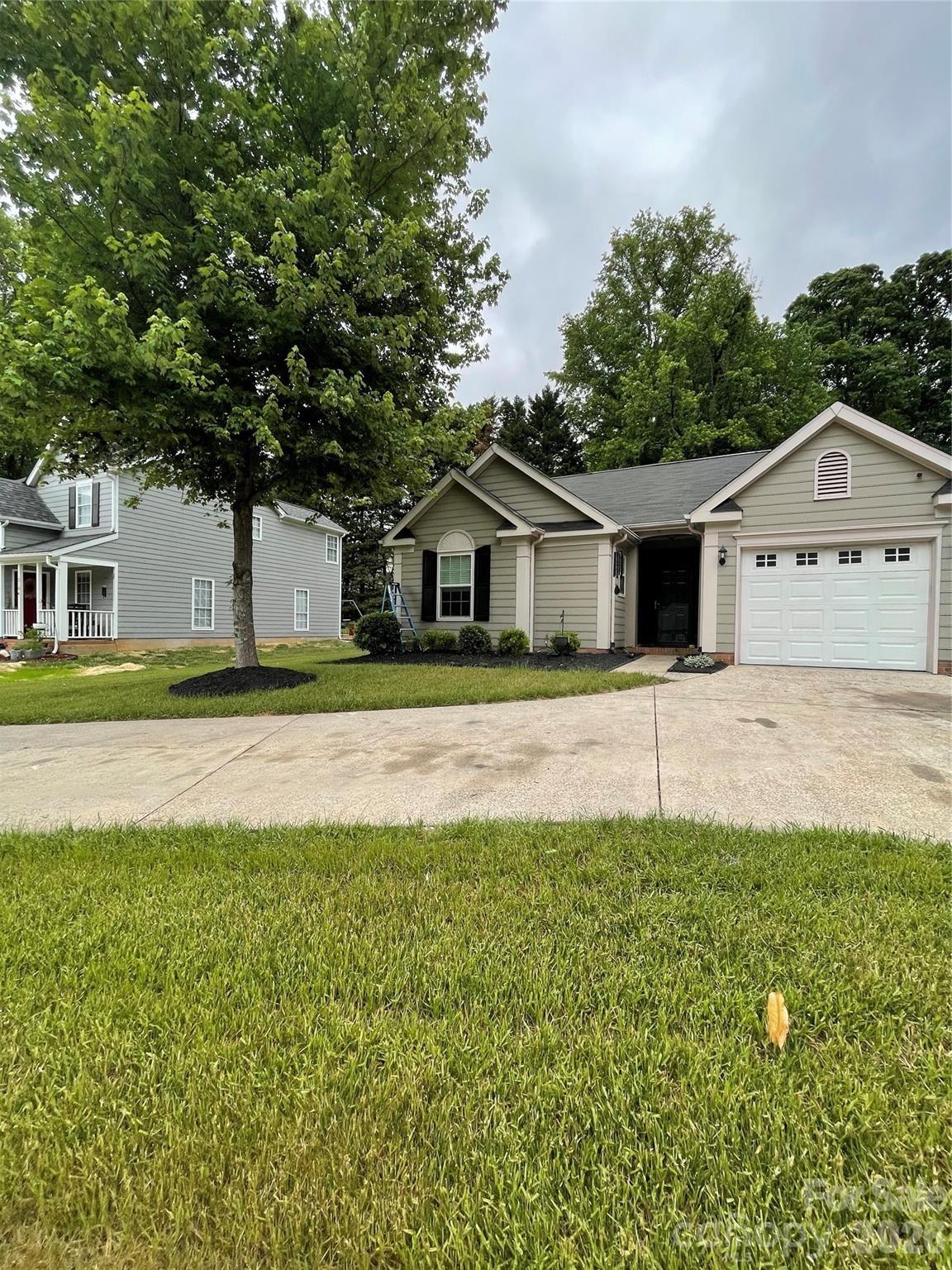 Mintleaf Dr, Charlotte, NC 28269
