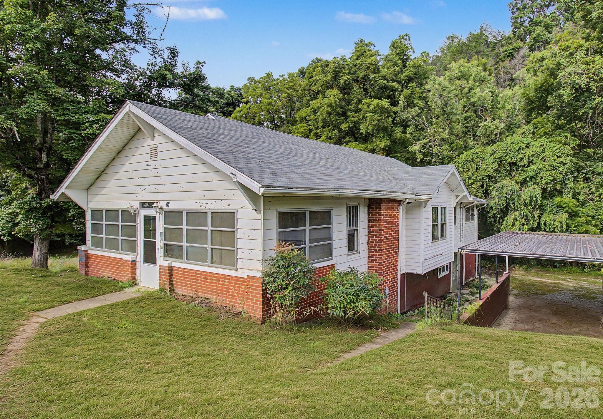 Stone Cottage Rd, Mars Hill, NC 28754