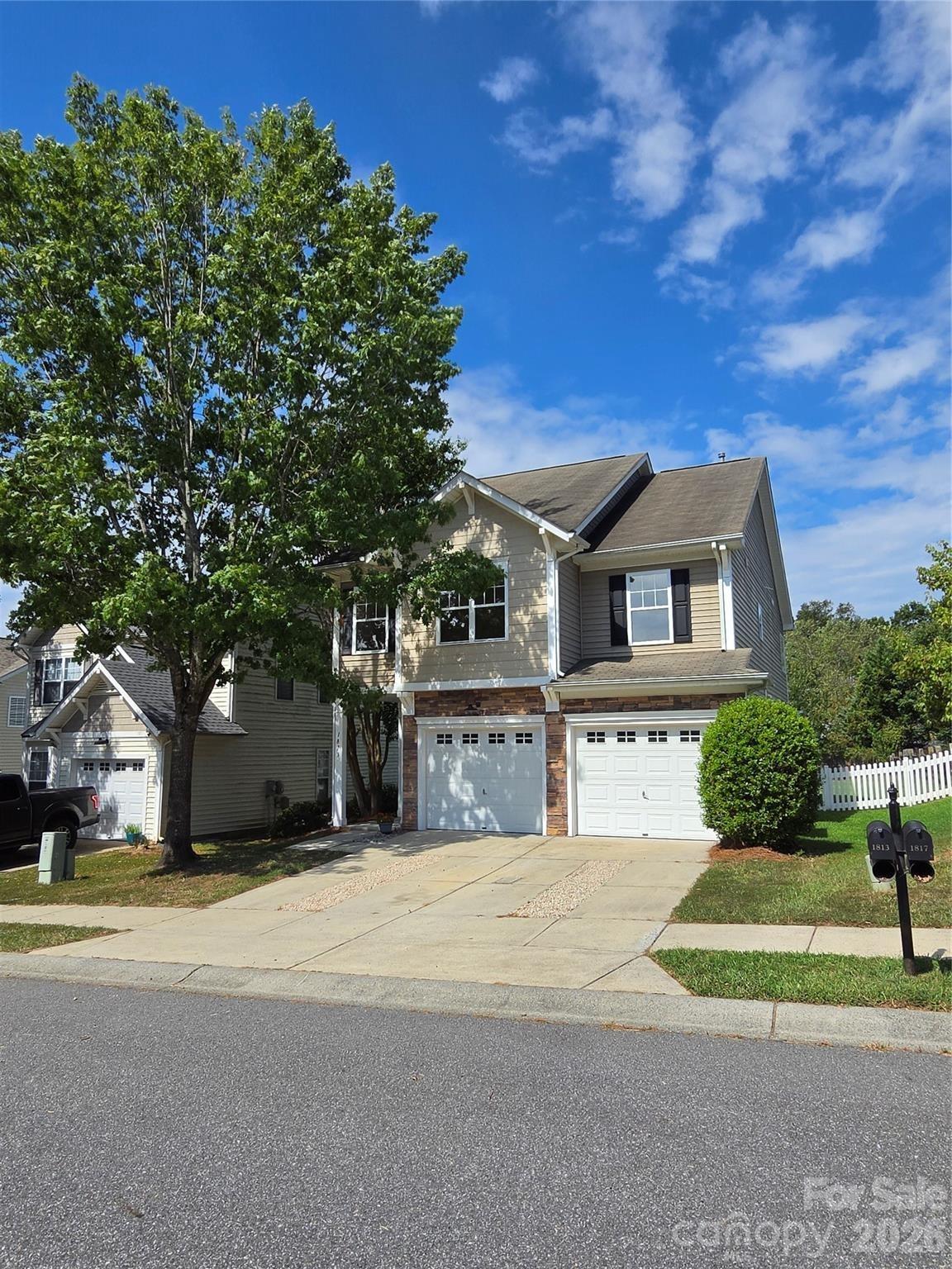 Crabapple Tree Ln, Charlotte, NC 28214