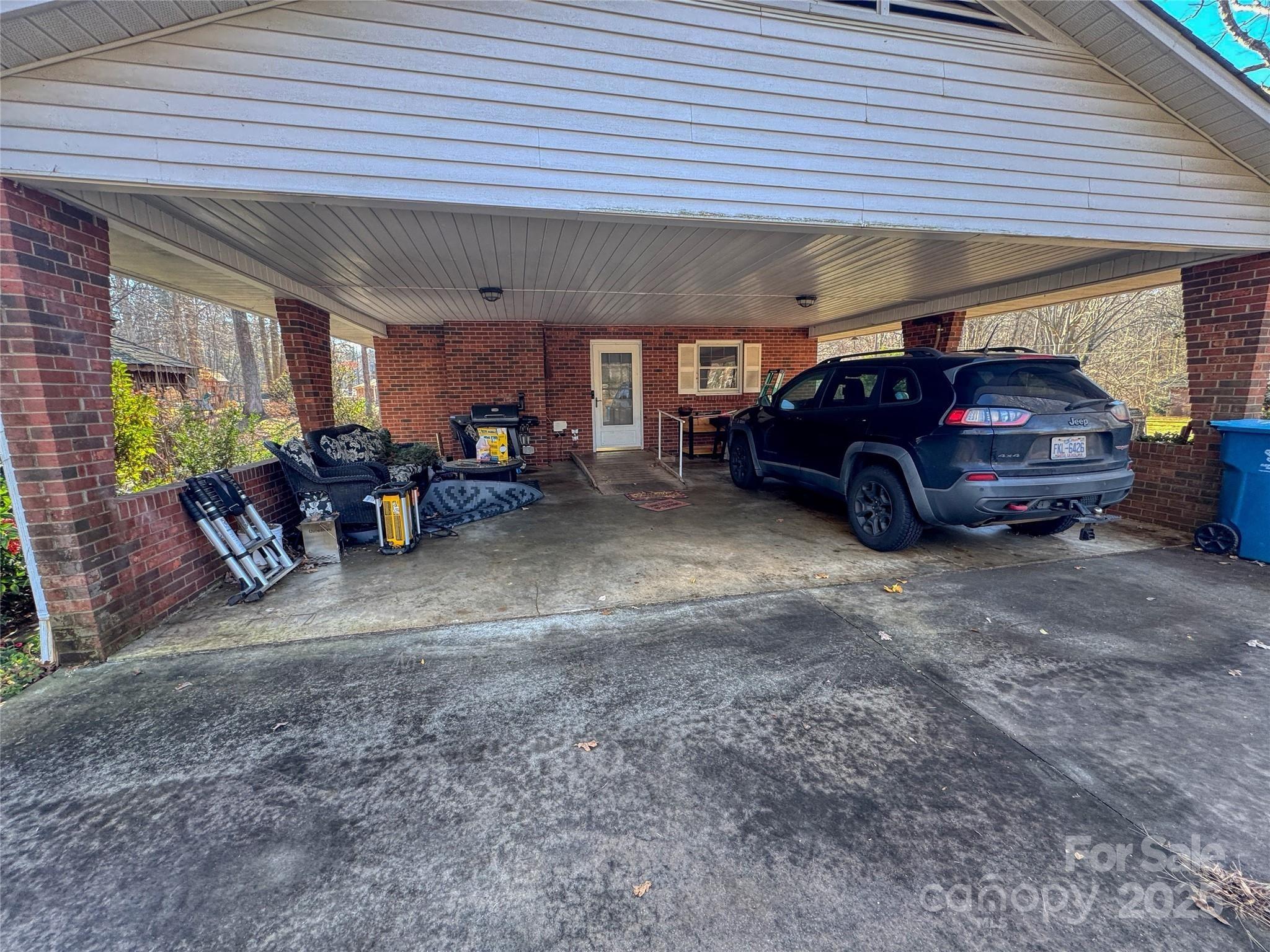 S Claybon Dr, Advance, NC 27006