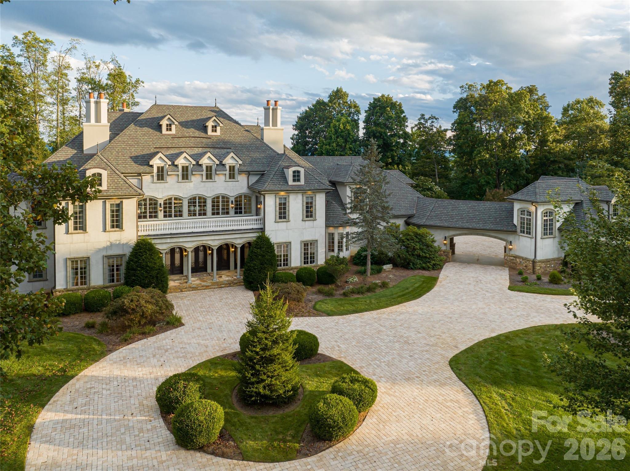 S Braeside Ct, Asheville, NC 28803