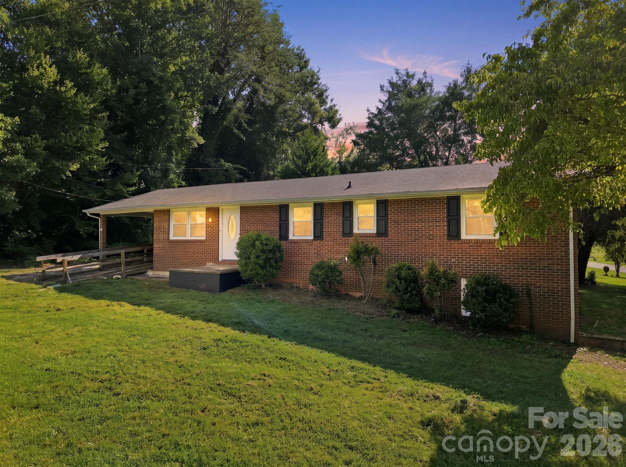 S Caldwell Ave, Newton, NC 28658