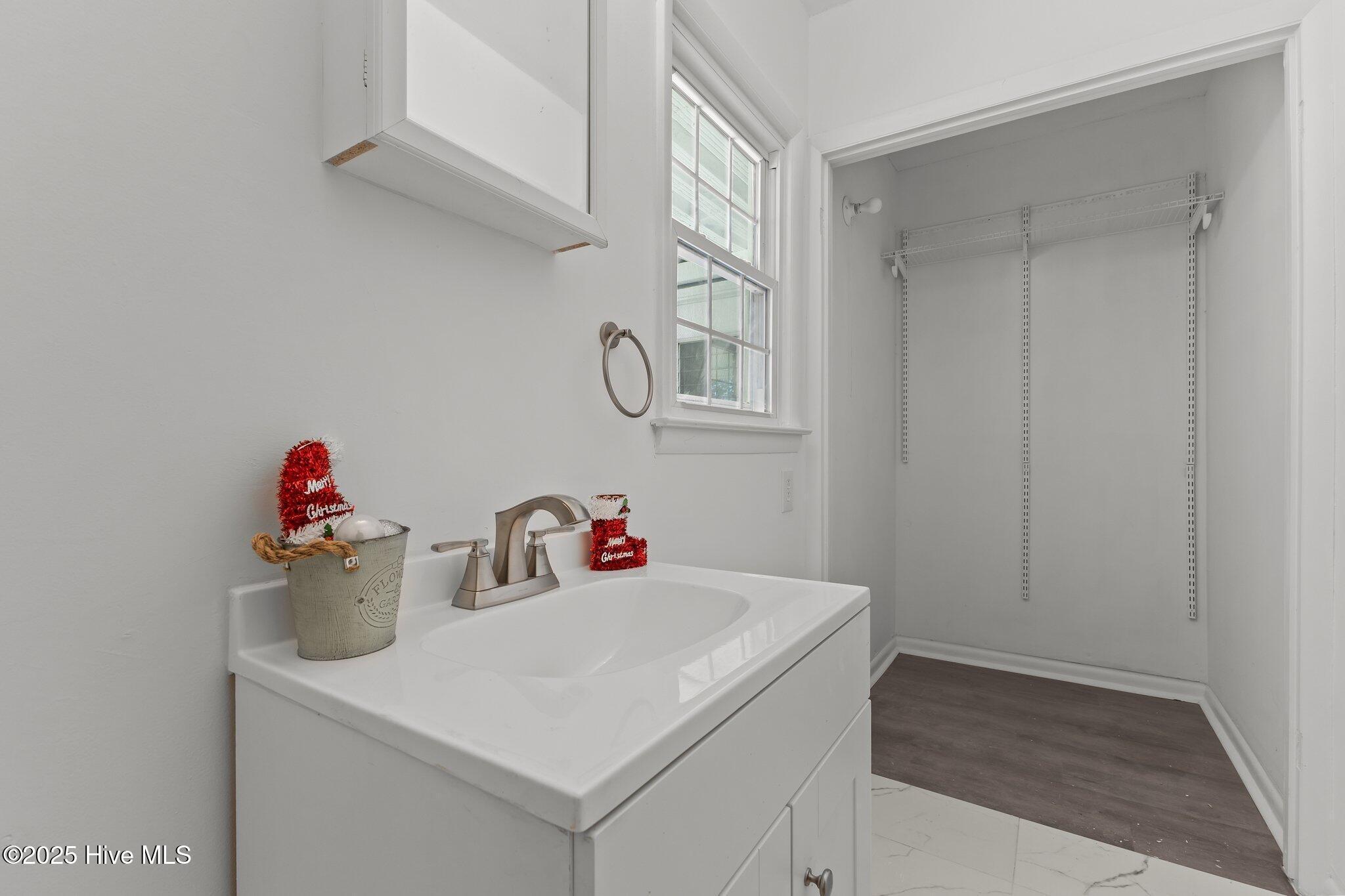 N Orange Ave, Dunn, NC 28334