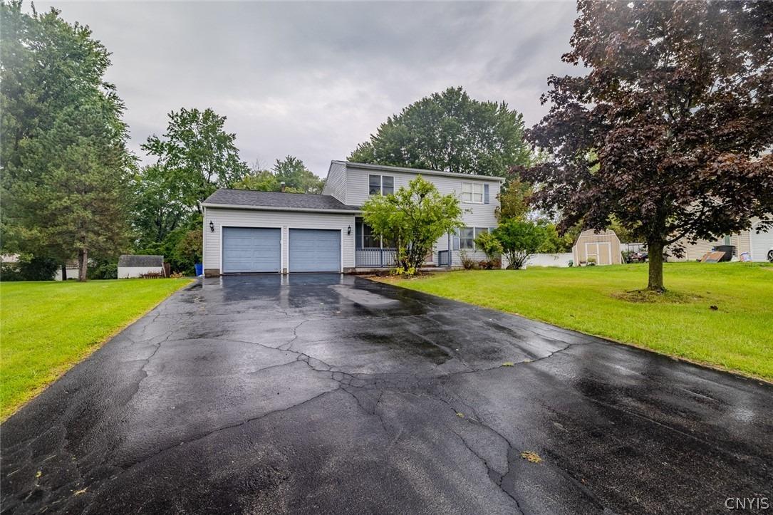 Glenview Dr, Syracuse, NY 13212
