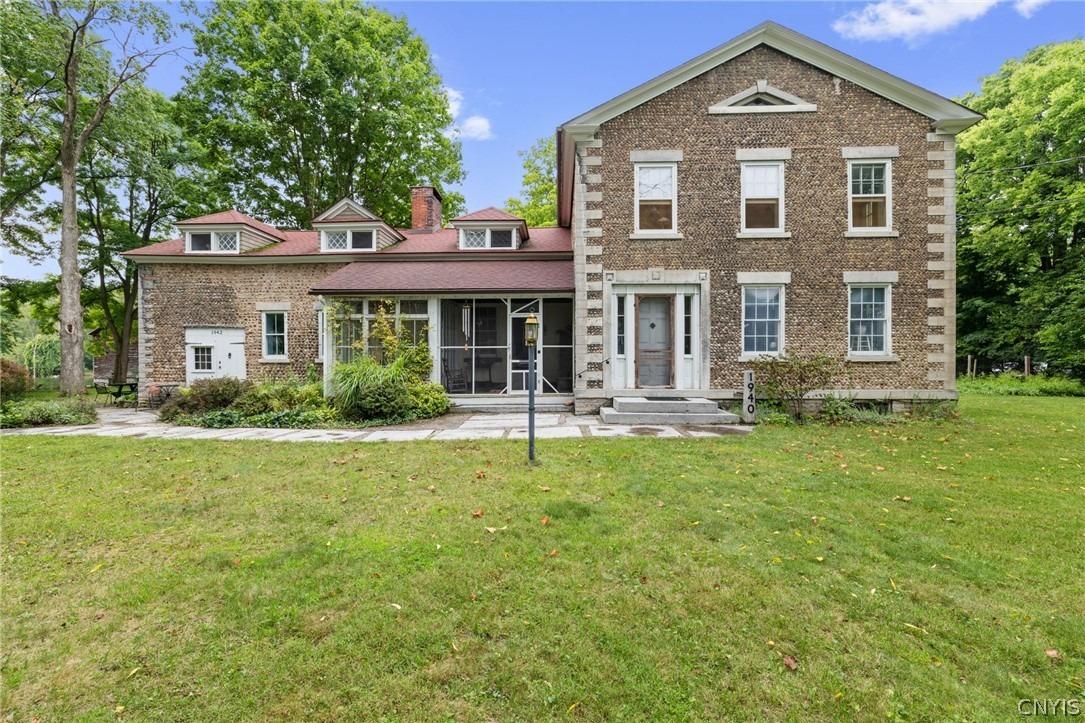 Valley Dr, Syracuse, NY 13207