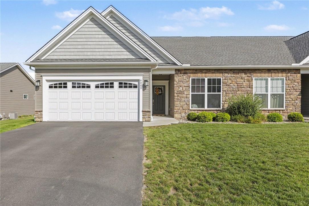 Redfield Dr, Farmington, NY 14425