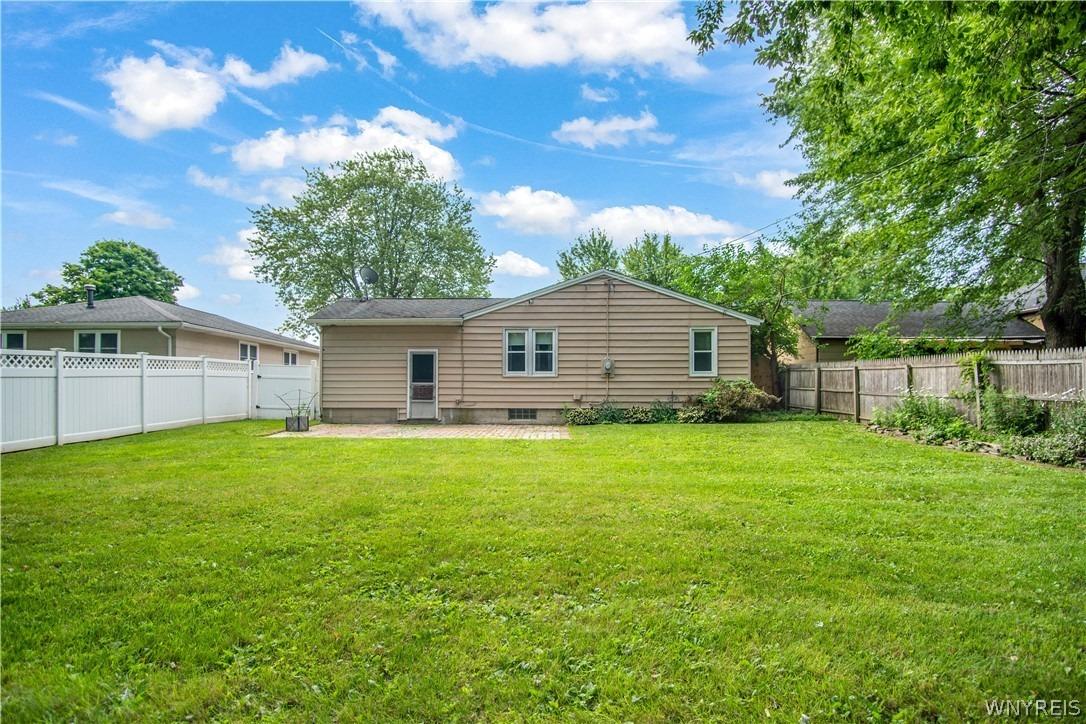 Bucyrus Dr, Buffalo, NY 14228