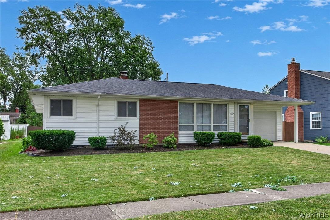 Fairfax Ave, North Tonawanda, NY 14120