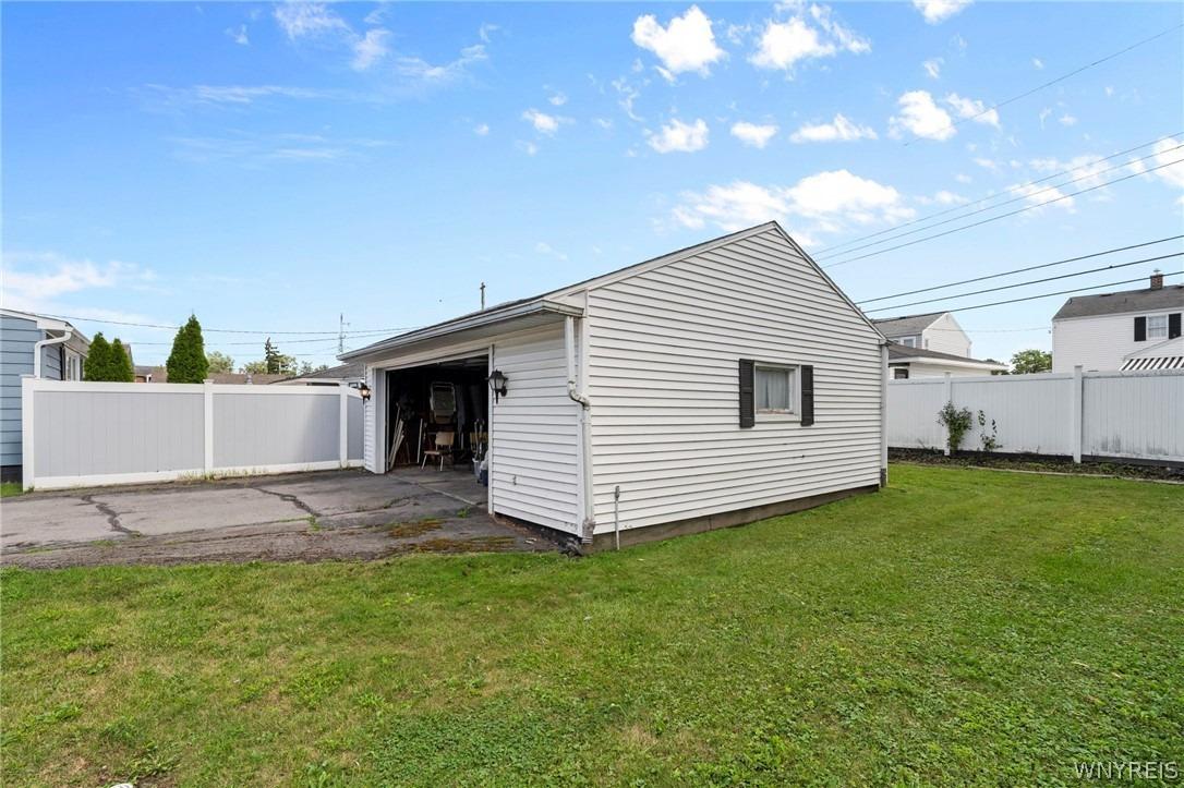 Warburton Pl, Buffalo, NY 14223