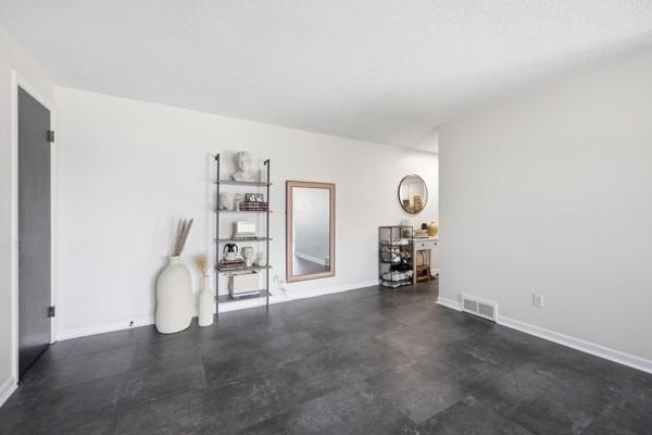 Denrose Dr, Buffalo, NY 14228
