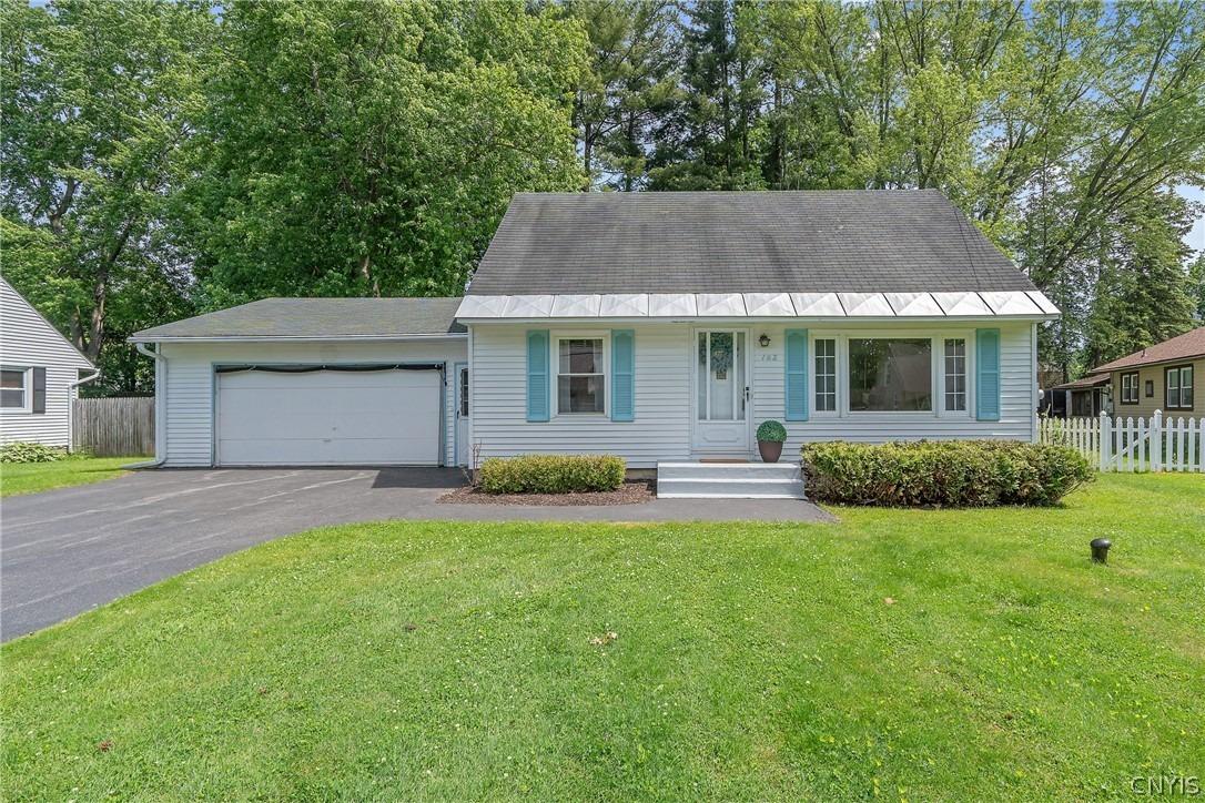 Juanita Dr, Liverpool, NY 13090
