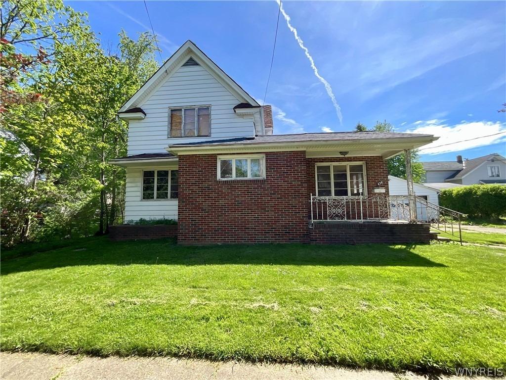 Robin St, Dunkirk, NY 14048