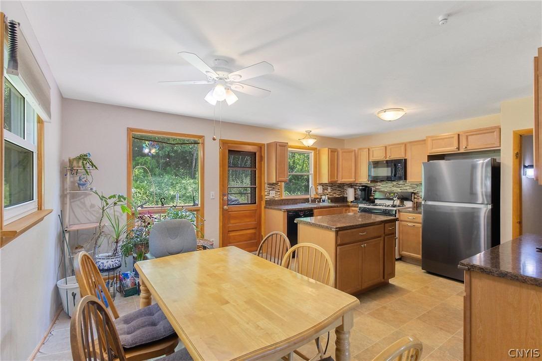 Warners Rd, Syracuse, NY 13209
