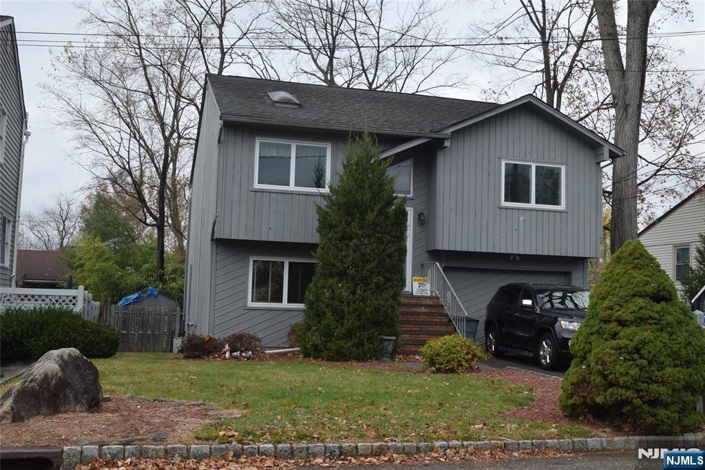 3rd Ave, Roseland, NJ 07068