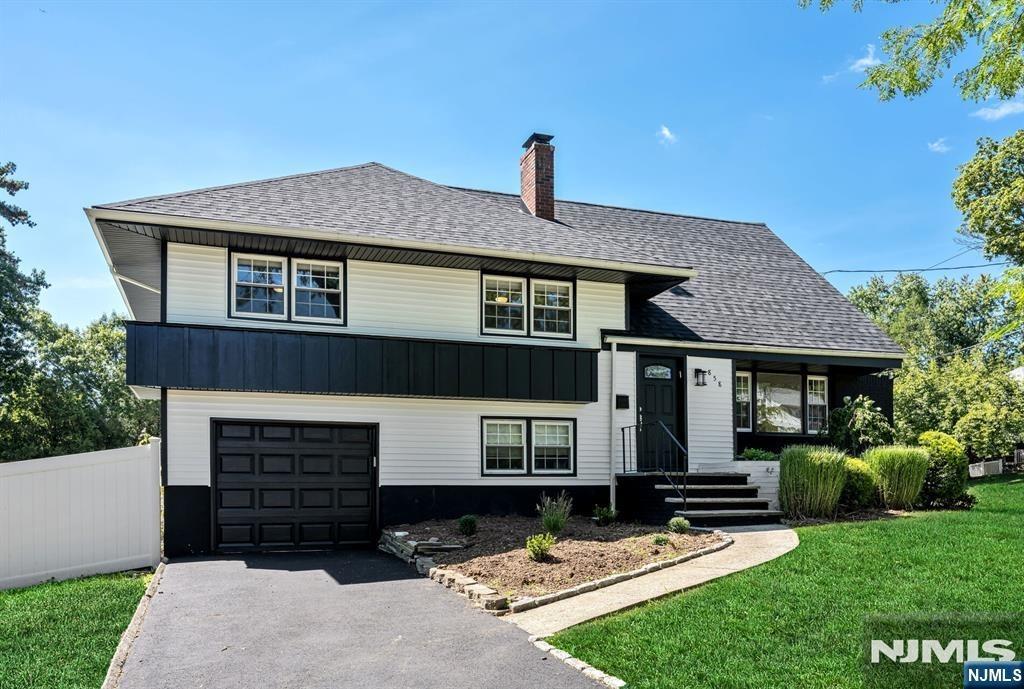 Barbara Dr, Teaneck, NJ 07666