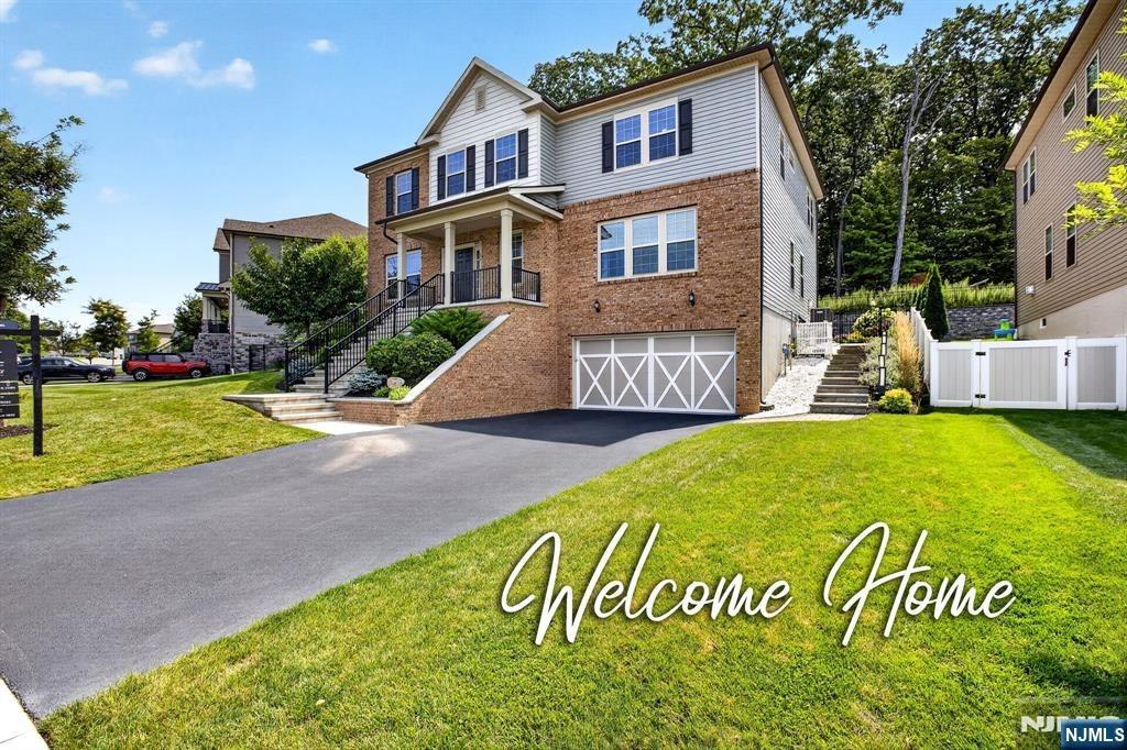 Hilltop Dr, Caldwell, NJ 07006