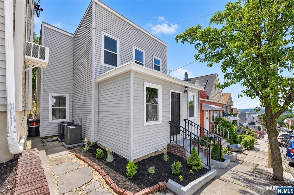 85th St, North Bergen, NJ 07047