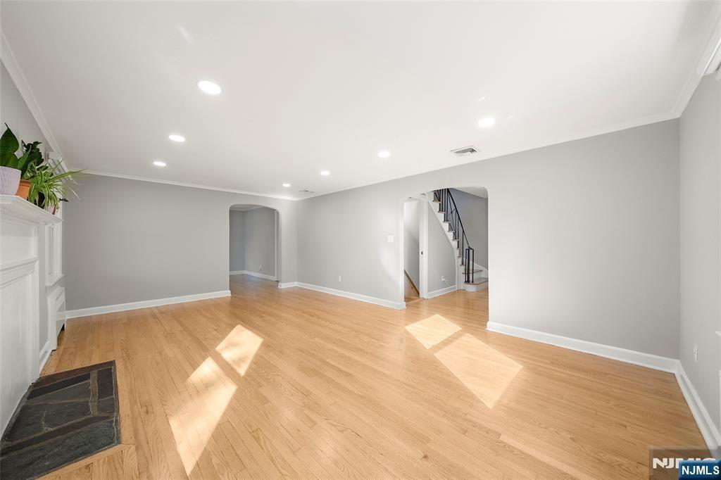 W Lawn Rd, Livingston, NJ 07039