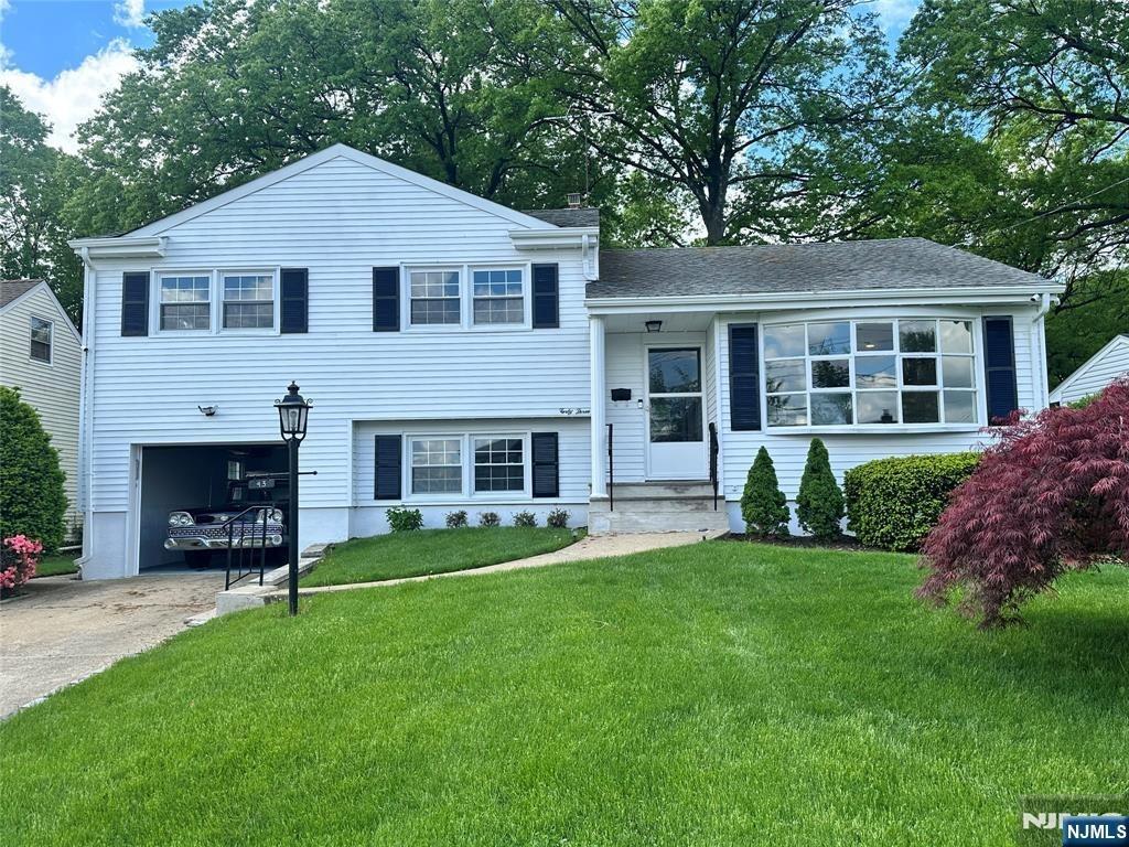 Bender Dr, Clifton, NJ 07013