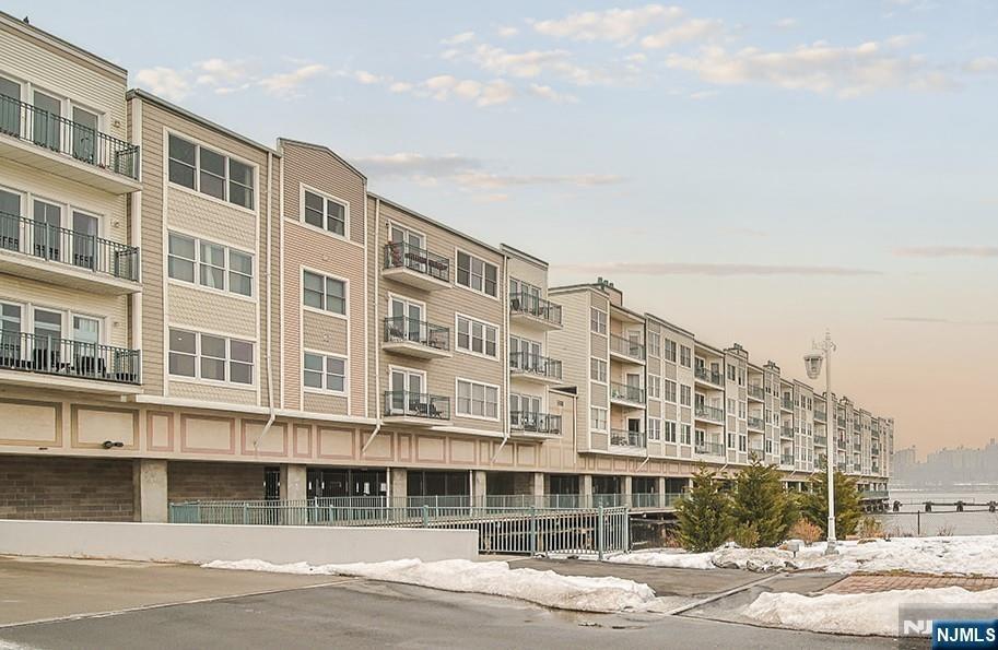 The Promenade, Edgewater, NJ 07020