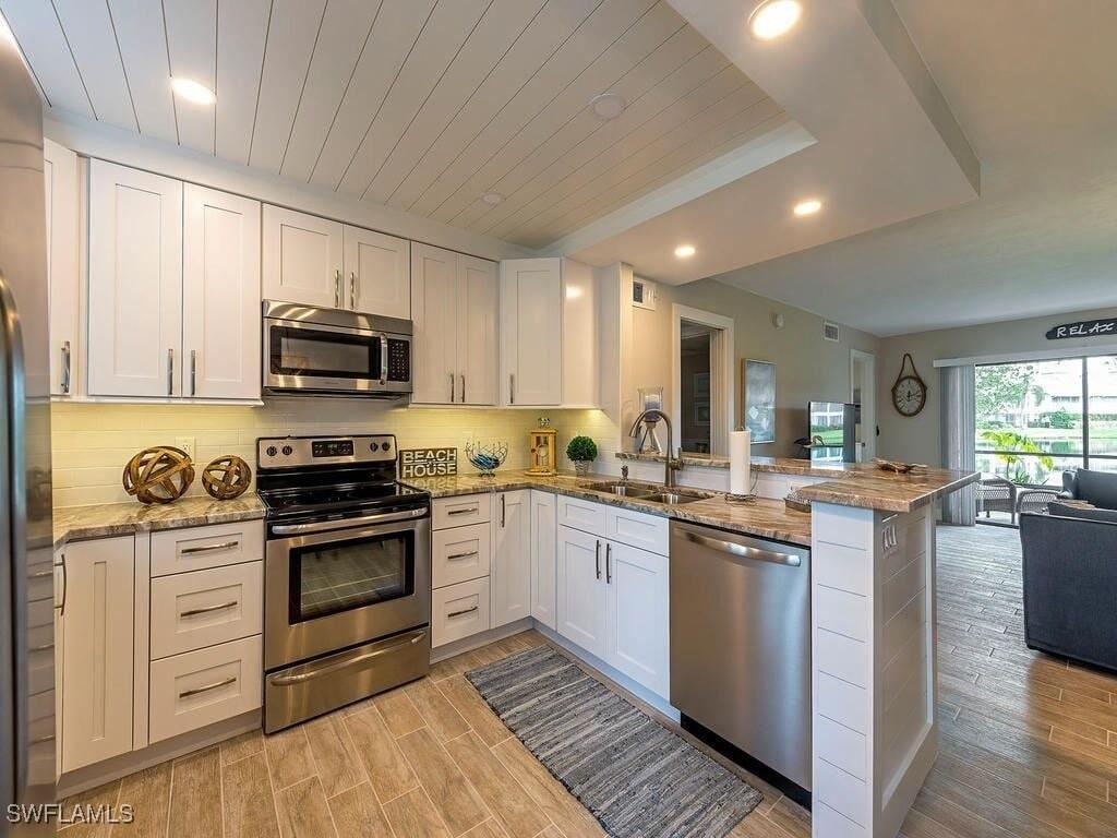 Misty Pines Cir, Naples, FL 34105