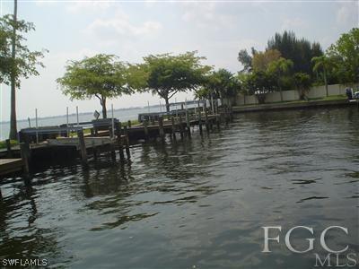 Se 20th Pl, Cape Coral, FL 33904