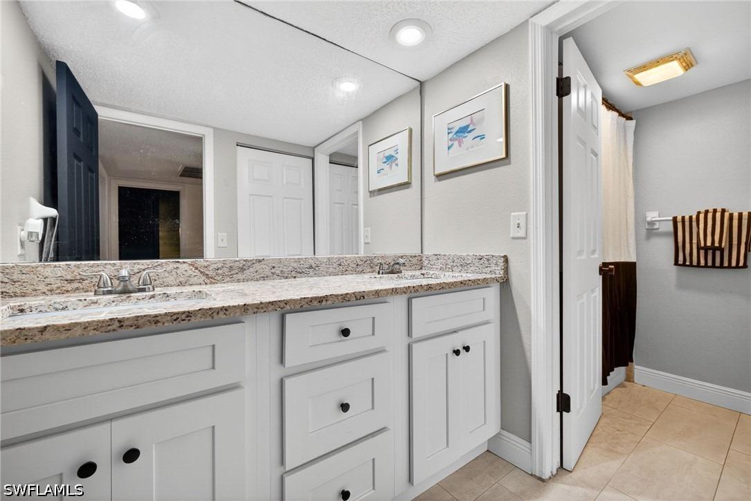 Park Shore Cir, Fort Myers, FL 33901