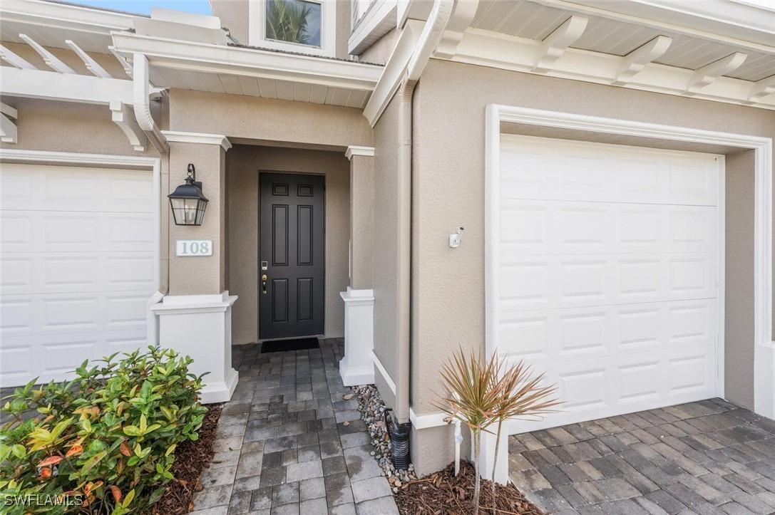 Avalon Cir, Naples, FL 34112