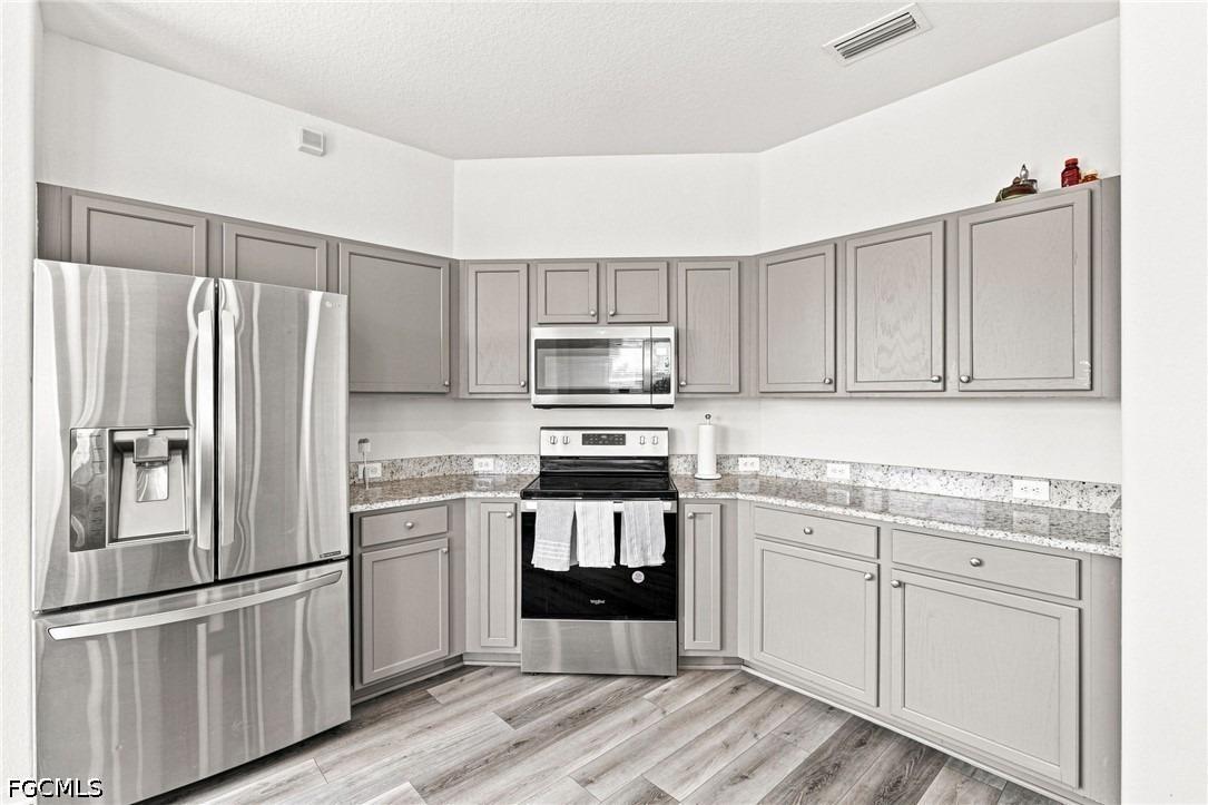 Ne 17th Ave, Cape Coral, FL 33909