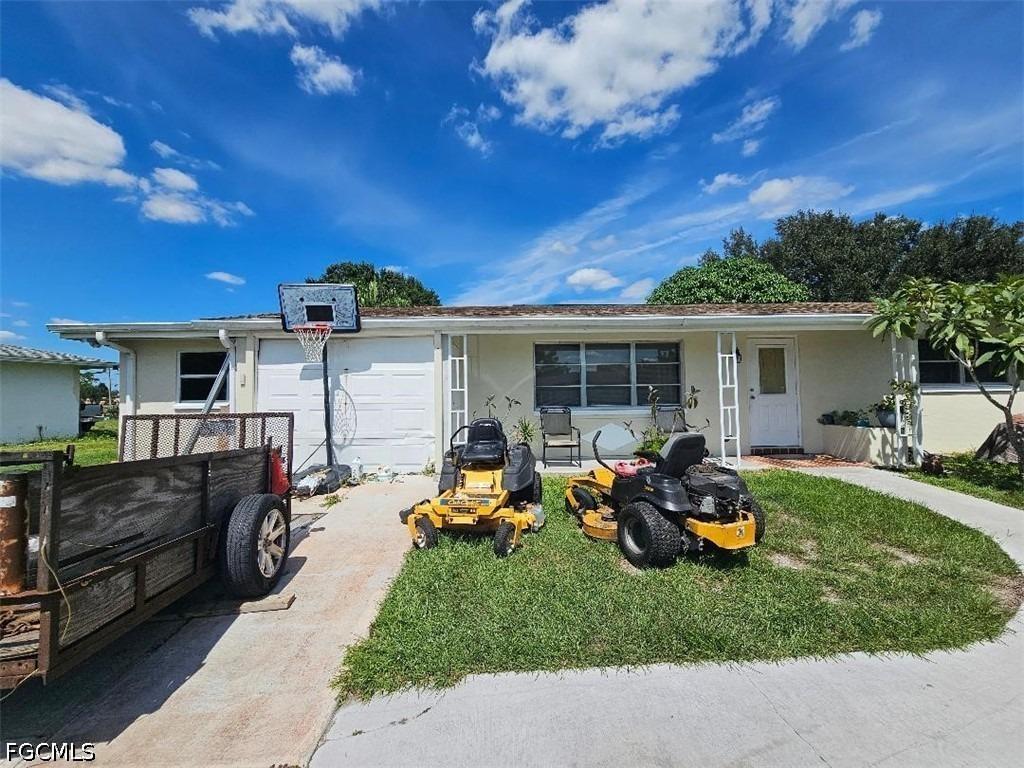 Huntdale St E, Lehigh Acres, FL 33936