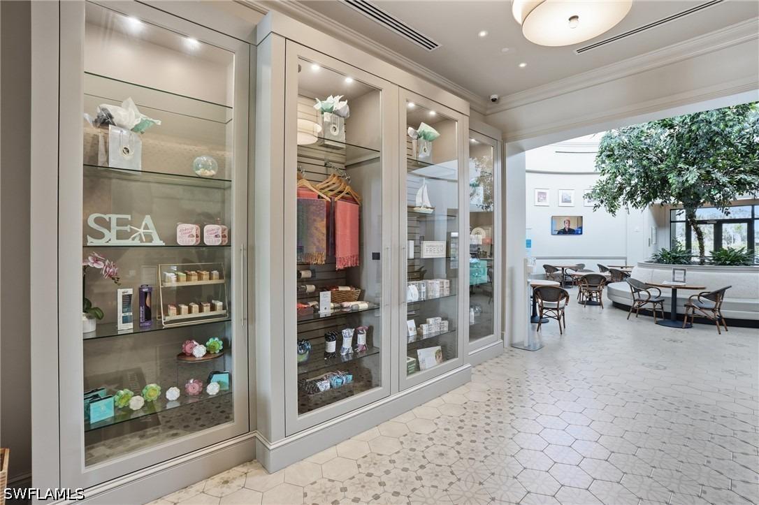 Regency Reserve Cir, Naples, FL 34119