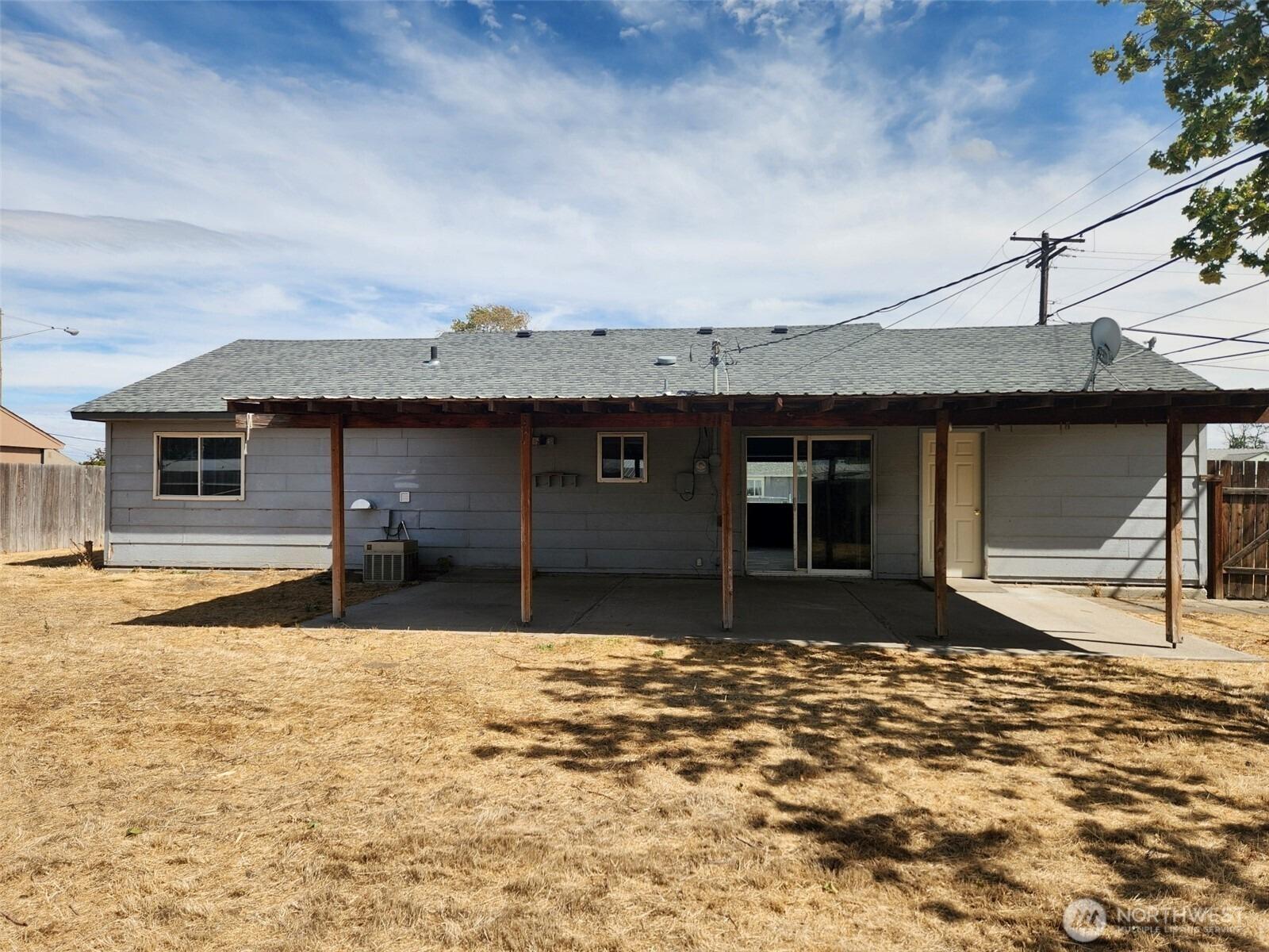 Lindberg Ln, Moses Lake, WA 98837