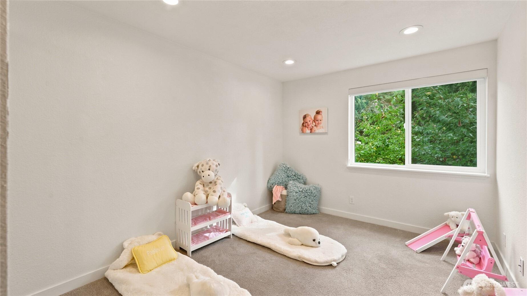 Ne Dogwood St, Issaquah, WA 98027